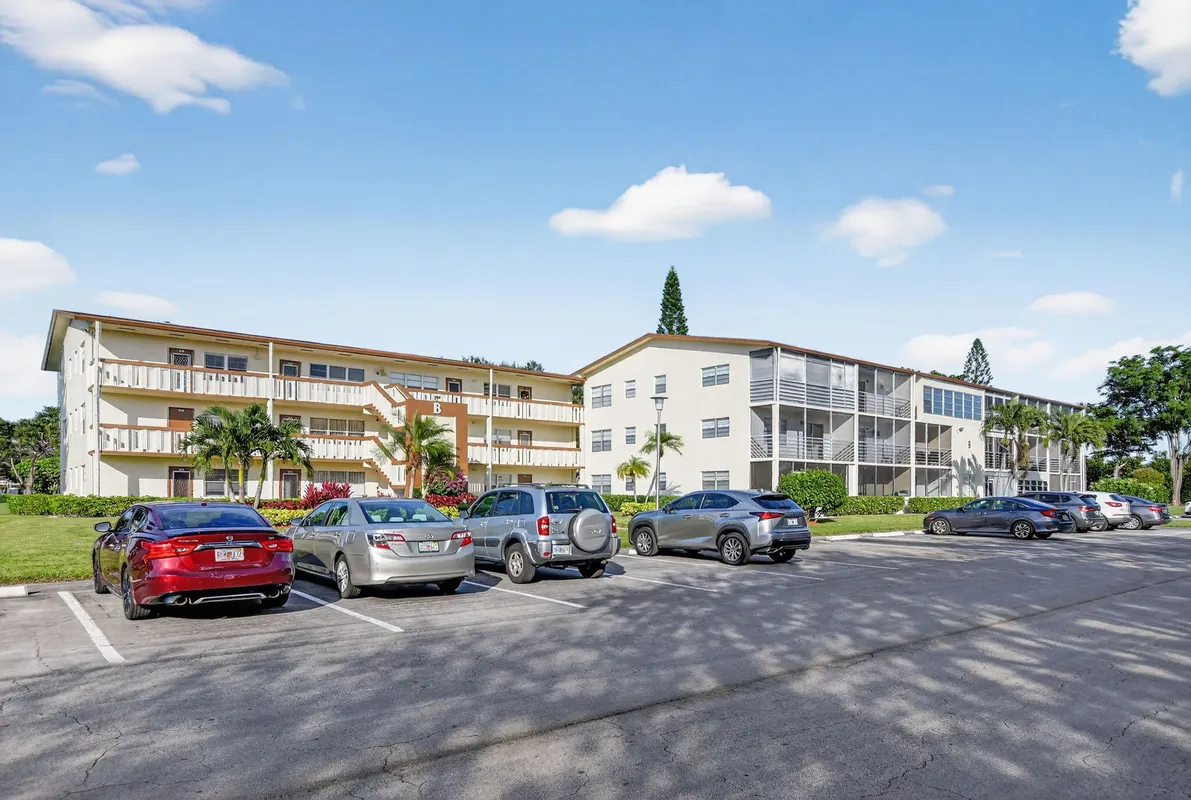 Property Slideshow image 1 of 49 | 52 mansfield b b, Boca Raton, FL, 33434