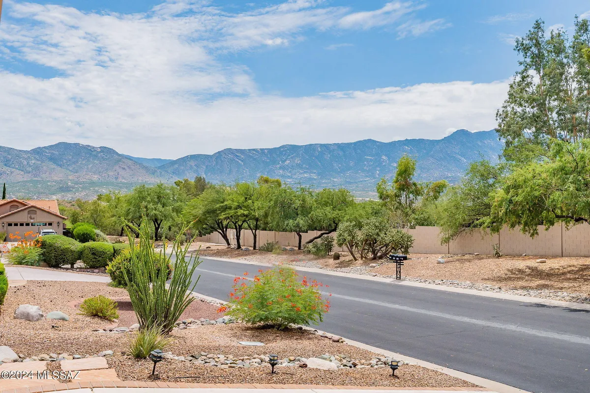 Property Slideshow image 1 of 50 | 63812 e high point ln, Saddlebrooke, AZ, 85739