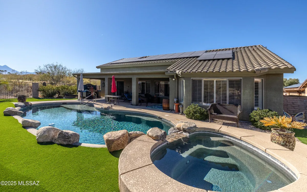 Property Slideshow image 1 of 36 | 1724 n oak hill ln, Green Valley, AZ, 85614