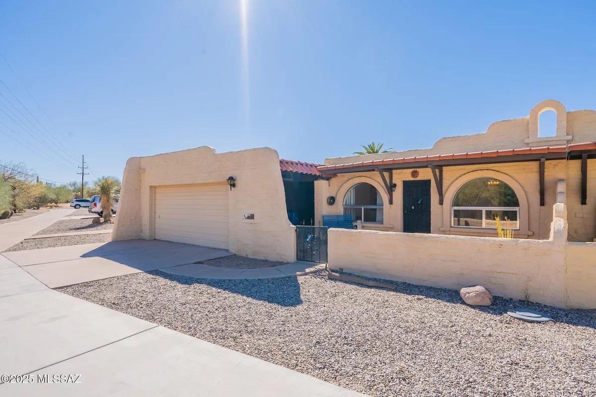 Property Slideshow image 1 of 27 | 606 w placita nueva, Green Valley, AZ, 85614