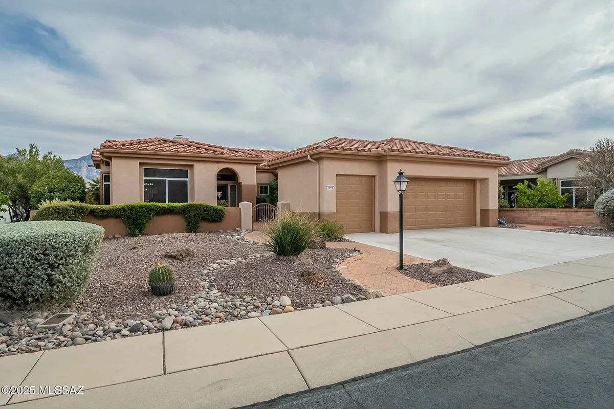 Property Slideshow image 1 of 32 | 2090 e buster mountain dr, Oro Valley, AZ, 85755