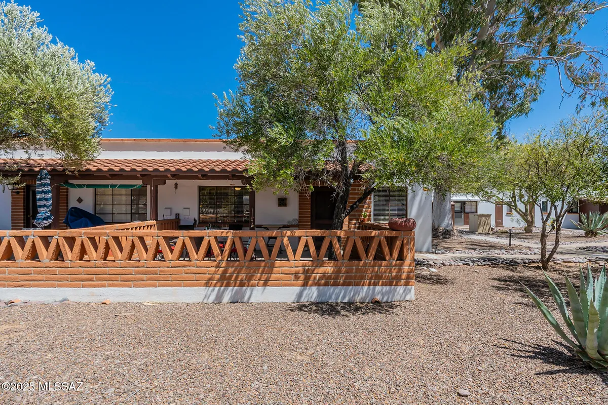 Property Slideshow image 1 of 24 | 387 s paseo quinta d, Green Valley, AZ, 85614