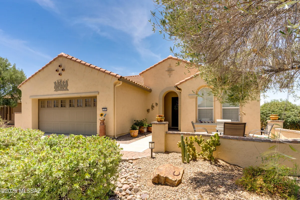 Property Slideshow image 1 of 50 | 779 n lukeville dr, Green Valley, AZ, 85614