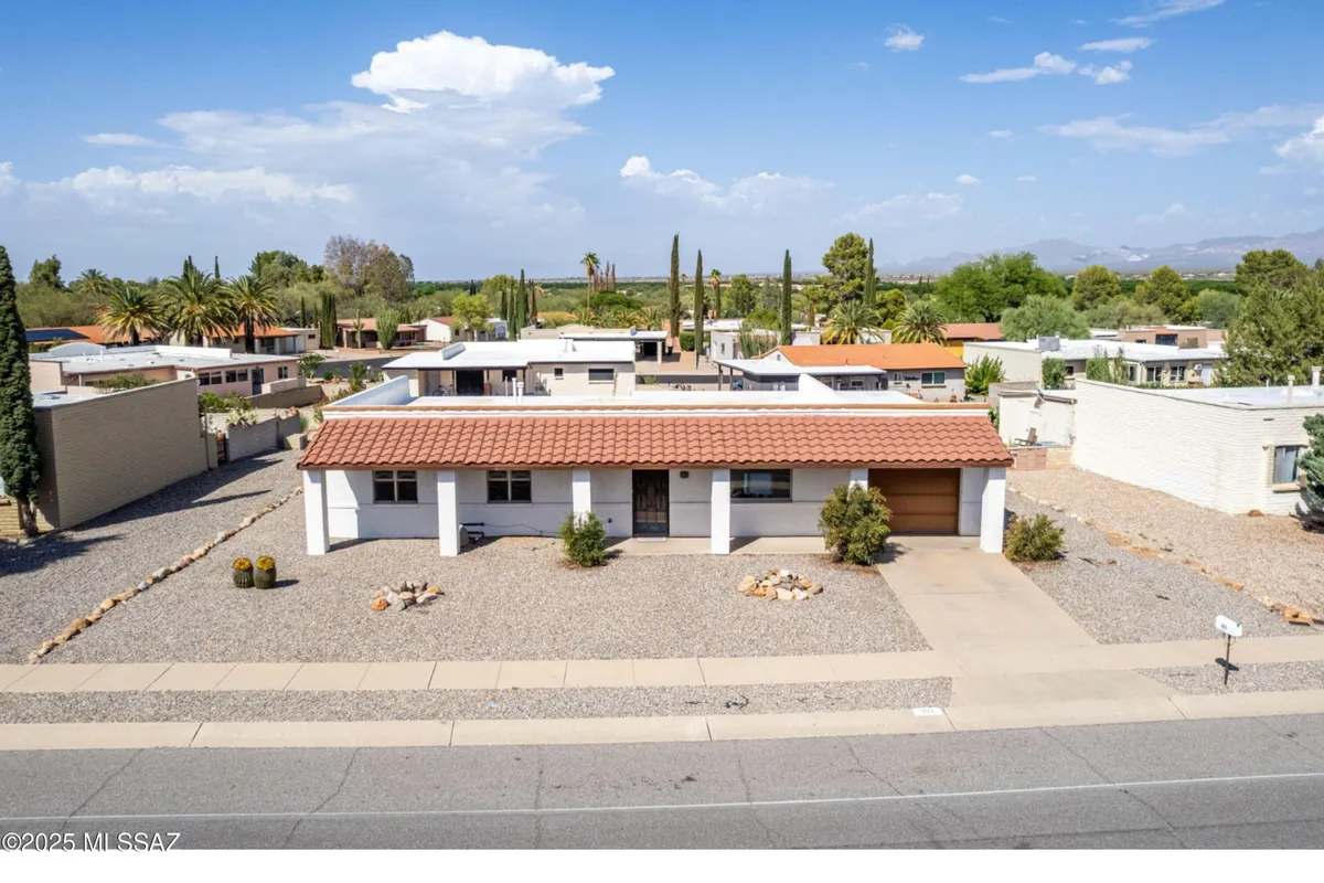 Property Slideshow image 1 of 32 | 921 s abrego dr, Green Valley, AZ, 85614