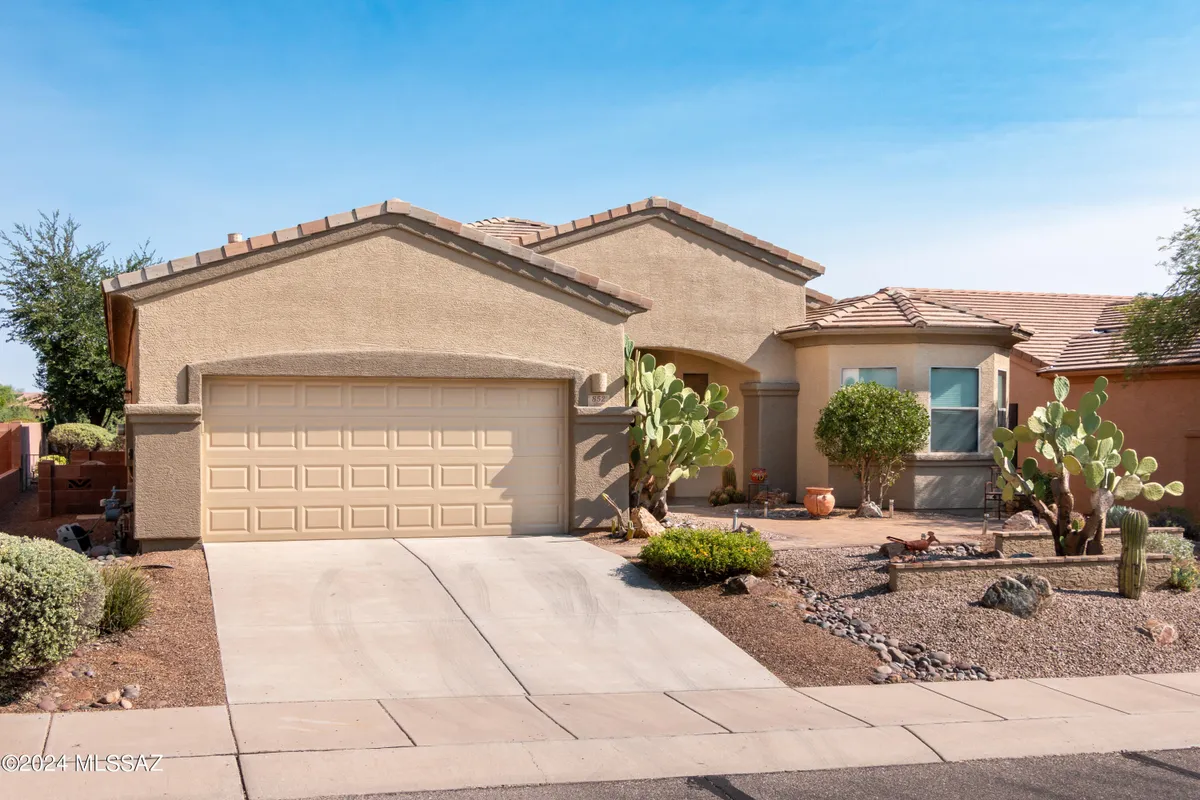 Property Slideshow image 1 of 50 | 852 w mountain stone dr, Green Valley, AZ, 85614