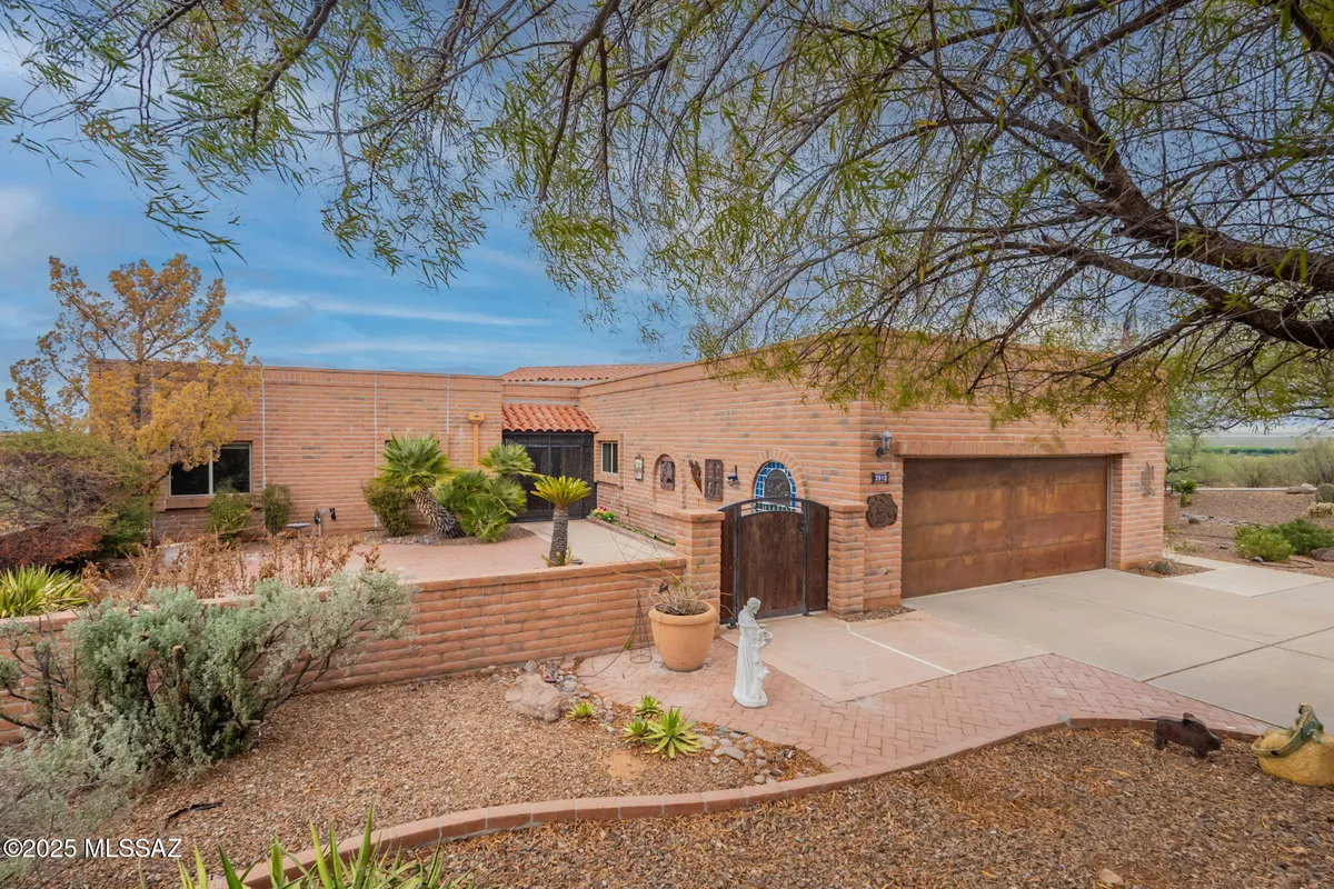 Property Slideshow image 1 of 40 | 3910 s via del ruisenor, Green Valley, AZ, 85622