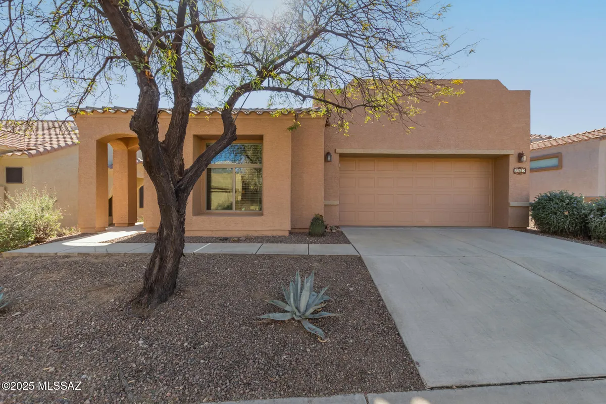 Property Slideshow image 1 of 30 | 569 w shadow wood st, Green Valley, AZ, 85614