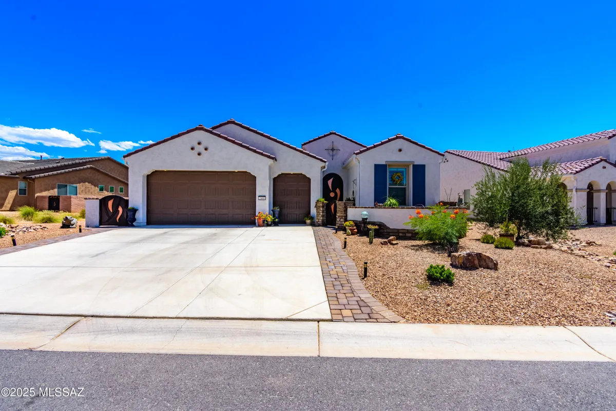Property Slideshow image 1 of 49 | 2460 e copper valley way, Green Valley, AZ, 85614