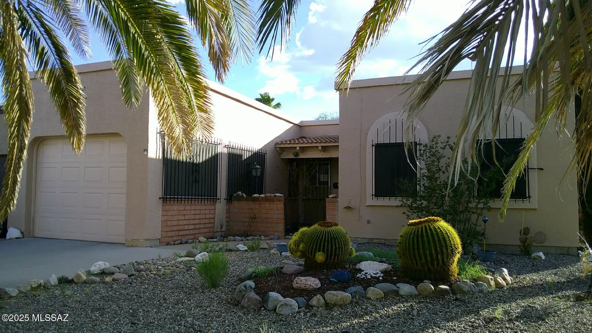 Property Slideshow image 1 of 14 | 352 e paseo verde, Green Valley, AZ, 85614