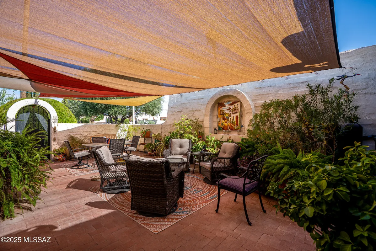 Property Slideshow image 1 of 32 | 211 s circulo napa, Green Valley, AZ, 85614