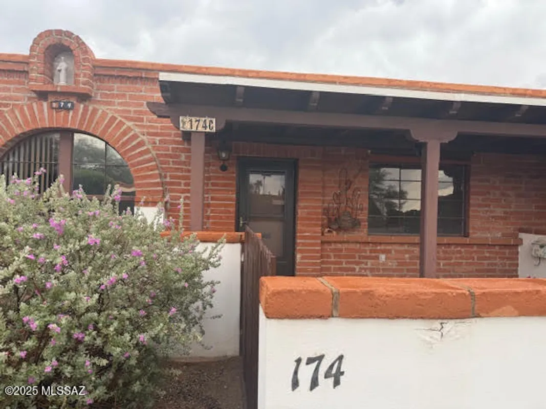 Property Slideshow image 1 of 7 | 174 s paseo quinta c, Green Valley, AZ, 85614
