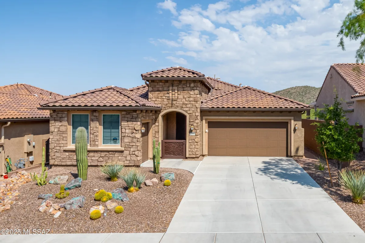 Property Slideshow image 1 of 40 | 6806 w cliff spring trl, Marana, AZ, 85658