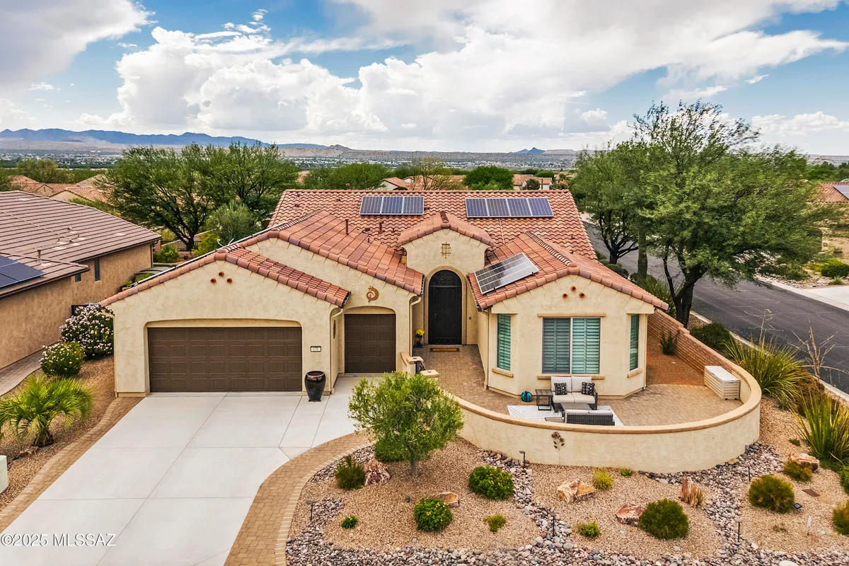 Property Slideshow image 1 of 50 | 631 n yucca butte ln, Green Valley, AZ, 85614