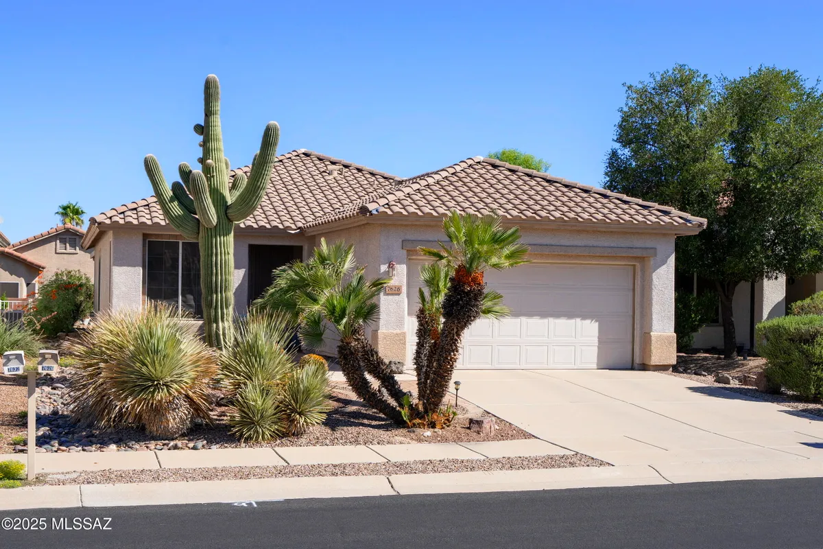 Property Slideshow image 1 of 16 | 7626 w amber ridge way, Tucson, AZ, 85743