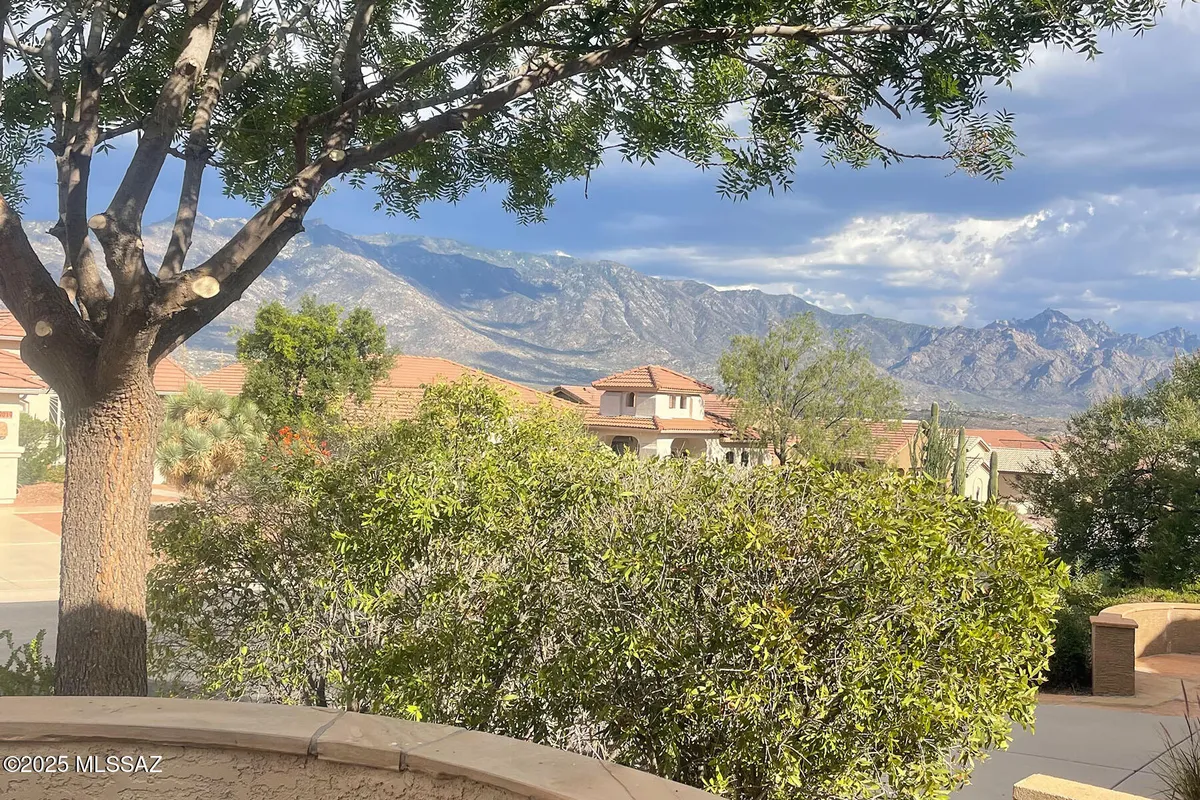 Property Slideshow image 1 of 49 | 38996 s moonwood dr, Saddlebrooke, AZ, 85739