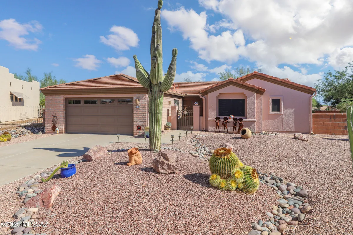Property Slideshow image 1 of 49 | 184 n candlelight dr, Green Valley, AZ, 85614