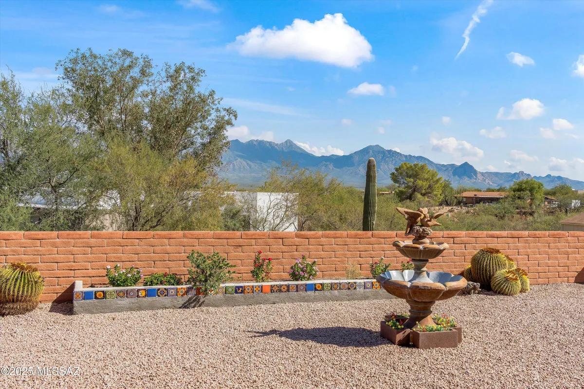 Property Slideshow image 1 of 29 | 781 w via de suenos, Green Valley, AZ, 85622