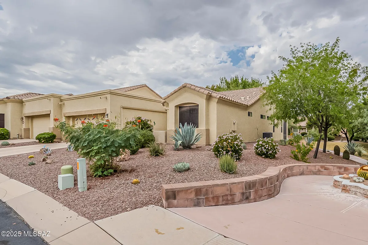 Property Slideshow image 1 of 45 | 490 w moorwood st, Green Valley, AZ, 85614
