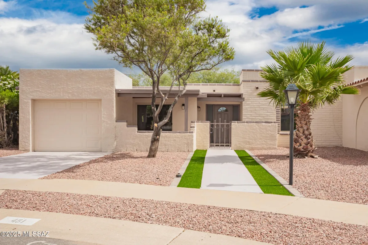 Property Slideshow image 1 of 27 | 481 e paseo chuparosas, Green Valley, AZ, 85614