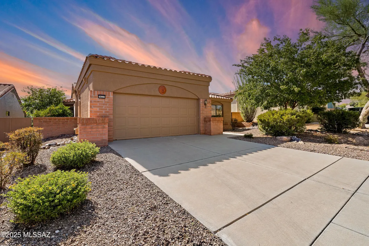 Property Slideshow image 1 of 49 | 14331 n copperstone dr, Oro Valley, AZ, 85755