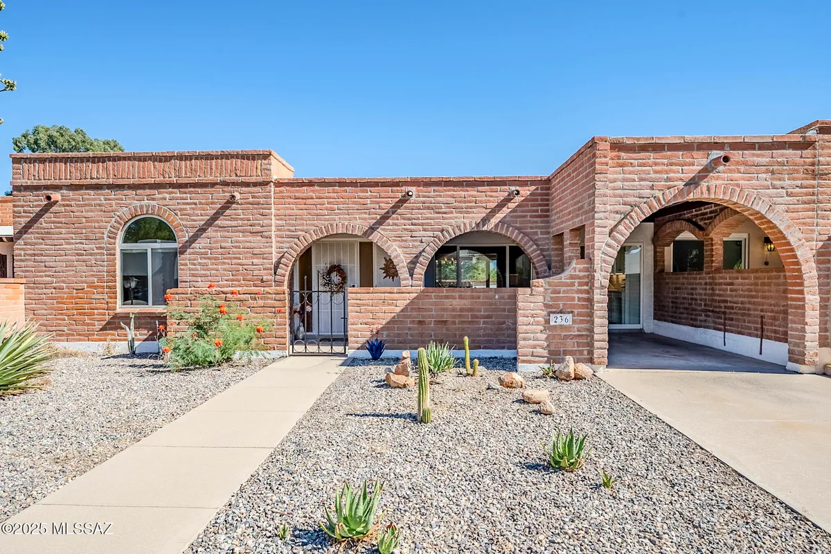 Property Slideshow image 1 of 28 | 236 e paseo churea, Green Valley, AZ, 85614