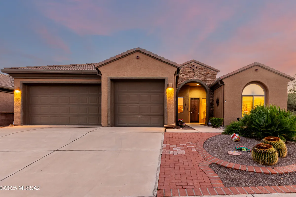 Property Slideshow image 1 of 29 | 5814 s turquoise canyon dr, Green Valley, AZ, 85622