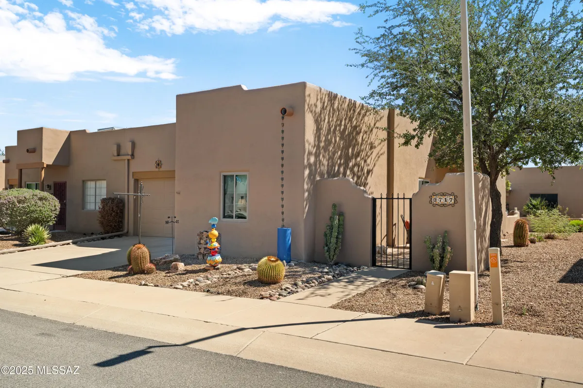 Property Slideshow image 1 of 39 | 3717 s camino del cefiro, Green Valley, AZ, 85614