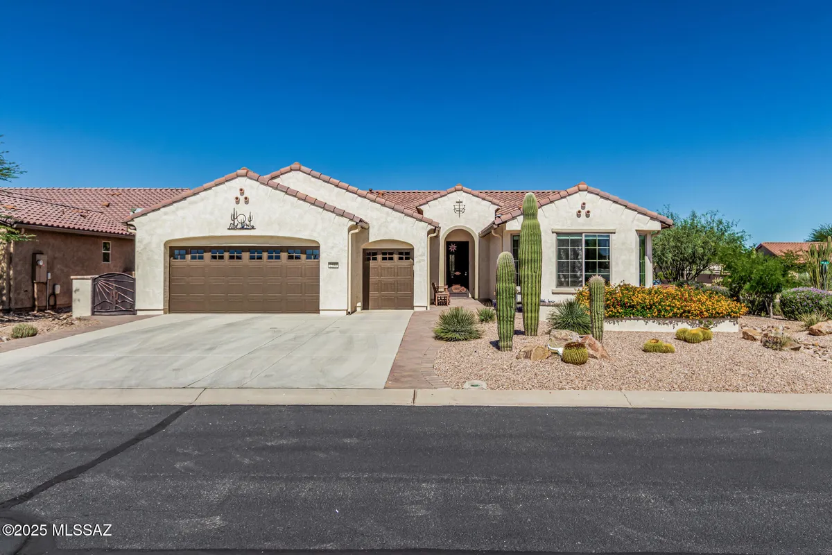 Property Slideshow image 1 of 44 | 2551 e canyon crossing dr, Green Valley, AZ, 85614