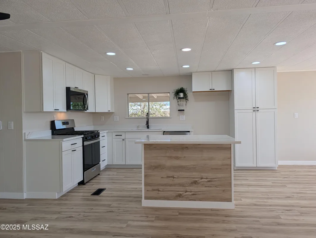 Property Slideshow image 1 of 43 | 42 w pinon dr, Green Valley, AZ, 85614