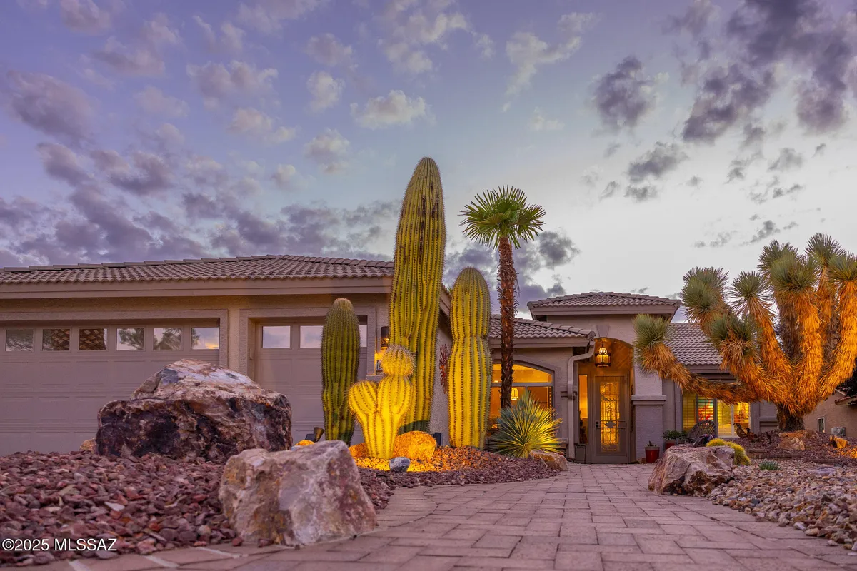 Property Slideshow image 1 of 46 | 1950 e desert lark pass, Green Valley, AZ, 85614