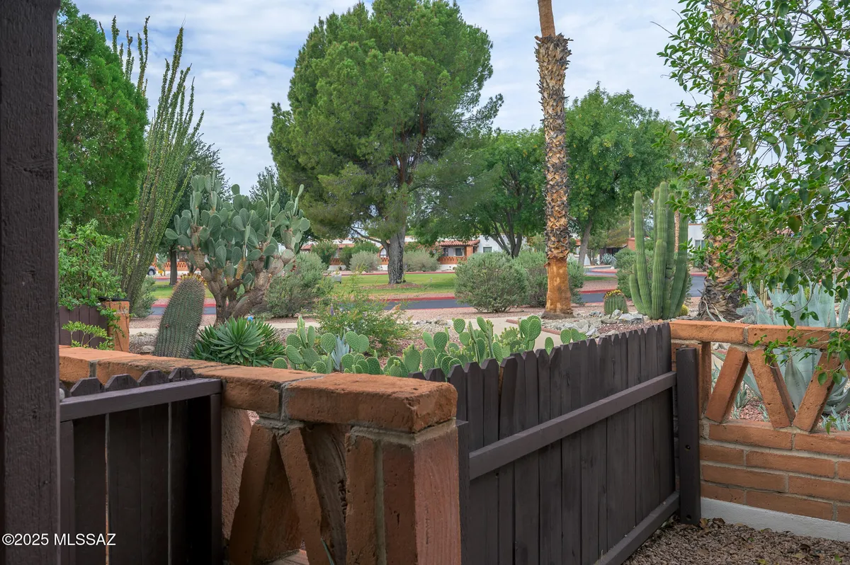 Property Slideshow image 1 of 33 | 435 s paseo lobo b, Green Valley, AZ, 85614