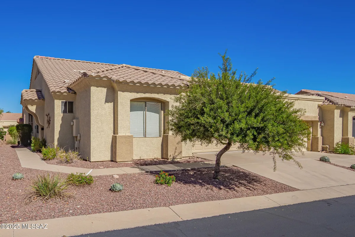 Property Slideshow image 1 of 38 | 496 w knotwood st, Green Valley, AZ, 85614