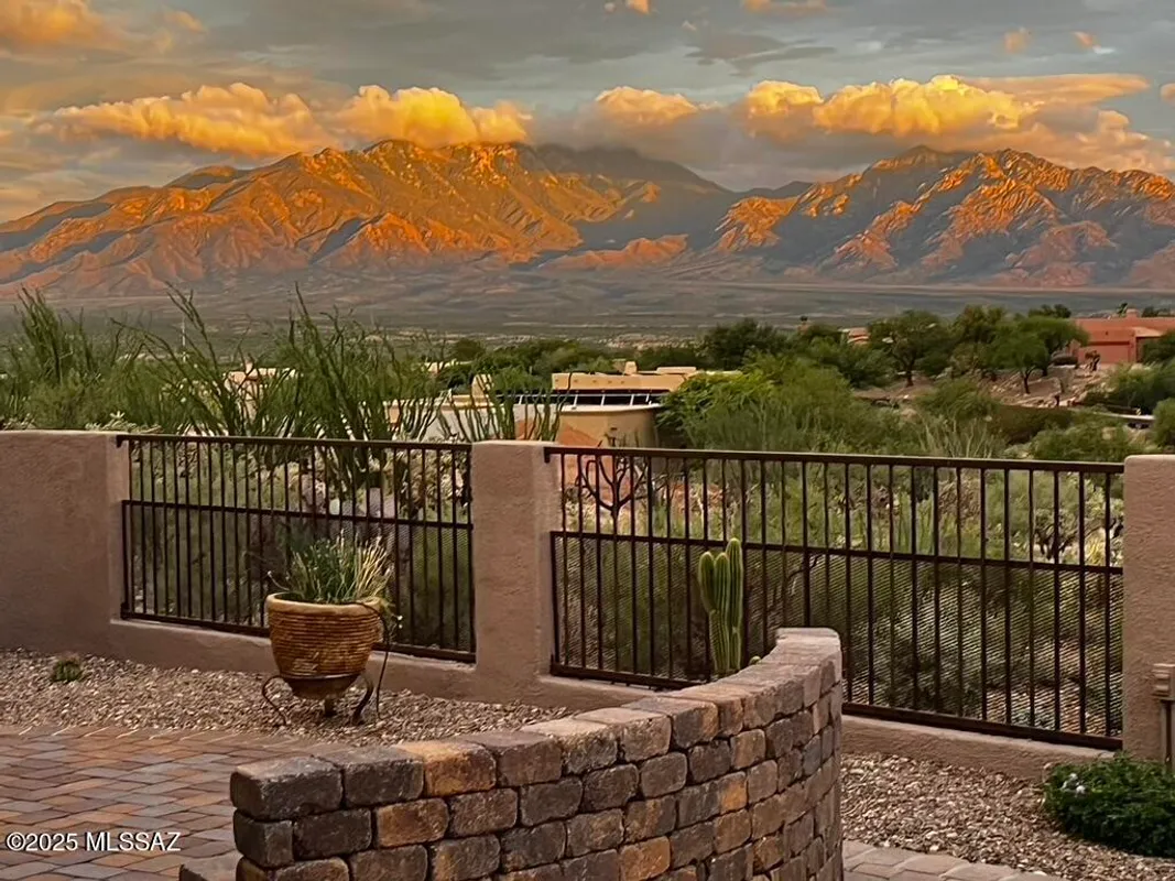 Property Slideshow image 1 of 50 | 1995 s via ventana a la montana, Green Valley, AZ, 85622