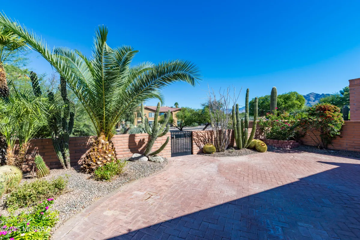 Property Slideshow image 1 of 44 | 8647 n candlewood loop, Tucson, AZ, 85704