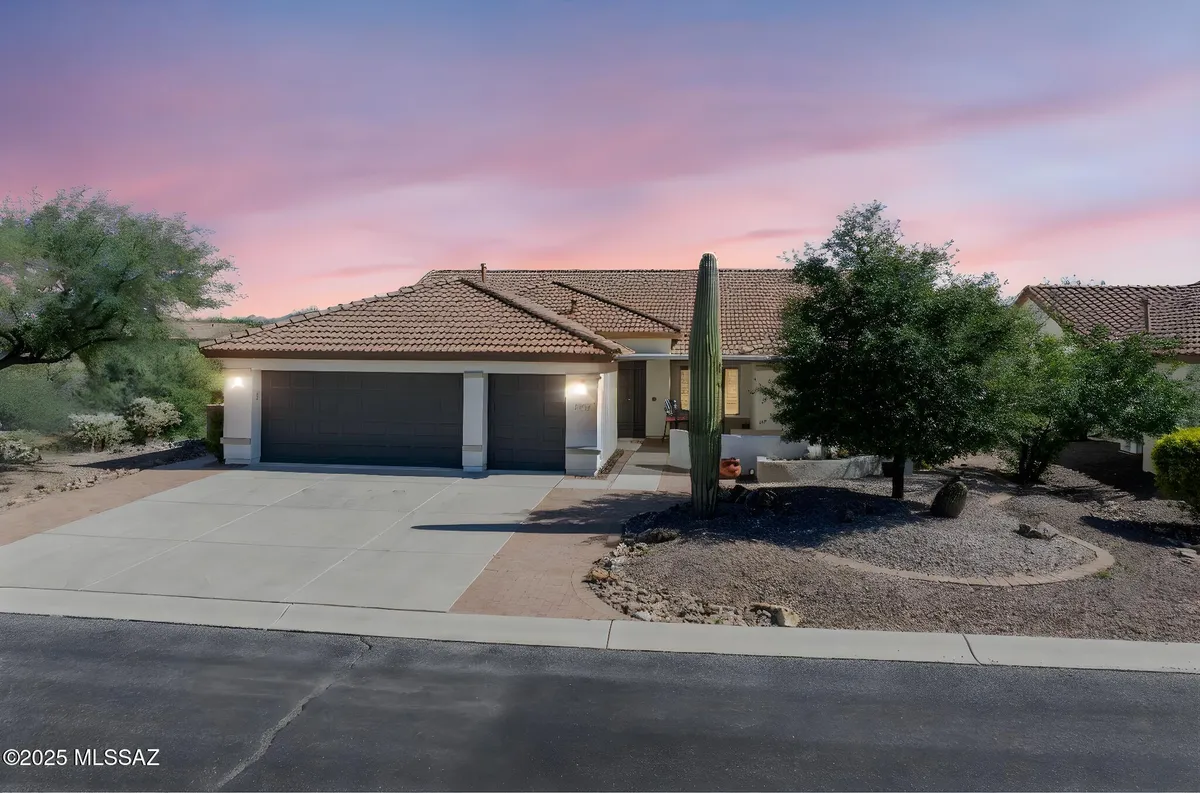 Property Slideshow image 1 of 50 | 1530 n miranda ln, Green Valley, AZ, 85614