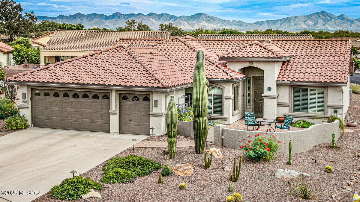 Property Slideshow image 1 of 51 | 976 n night heron dr, Green Valley, AZ, 85614
