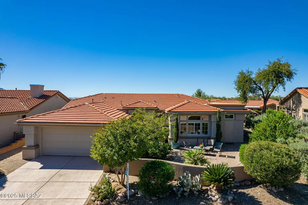 Property Slideshow image 1 of 44 | 2196 e sahuarita wash way, Oro Valley, AZ, 85755