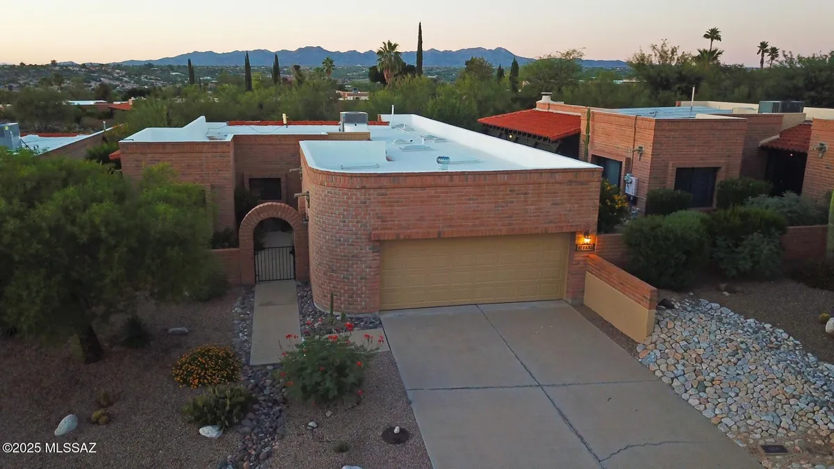 Property Slideshow image 1 of 32 | 1885 w hickory hollow ln, Tucson, AZ, 85704