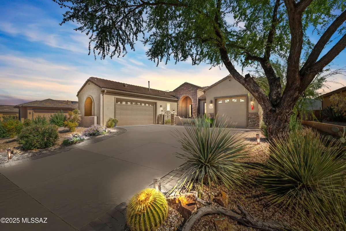 Property Slideshow image 1 of 42 | 5811 s atascosa peak dr, Green Valley, AZ, 85622