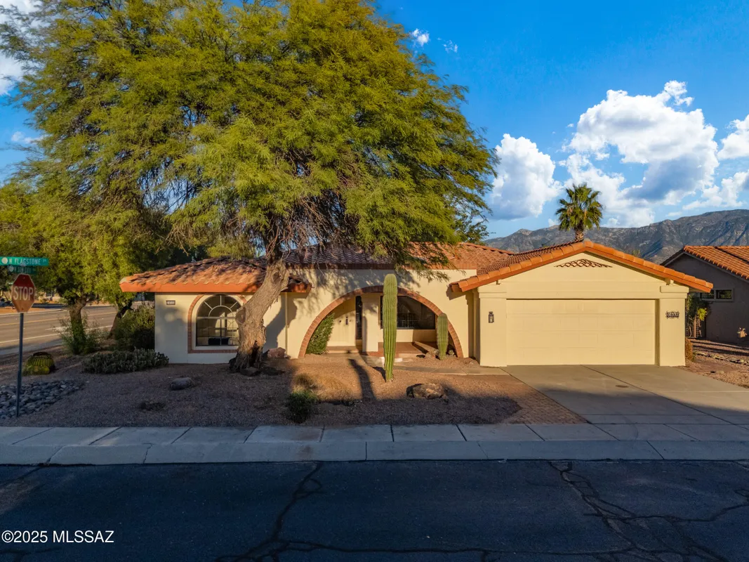 Property Slideshow image 1 of 42 | 14660 n flagstone dr, Oro Valley, AZ, 85755