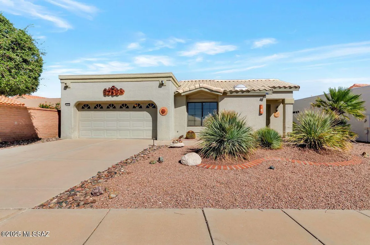 Property Slideshow image 1 of 41 | 1735 e broken bow way, Oro Valley, AZ, 85755