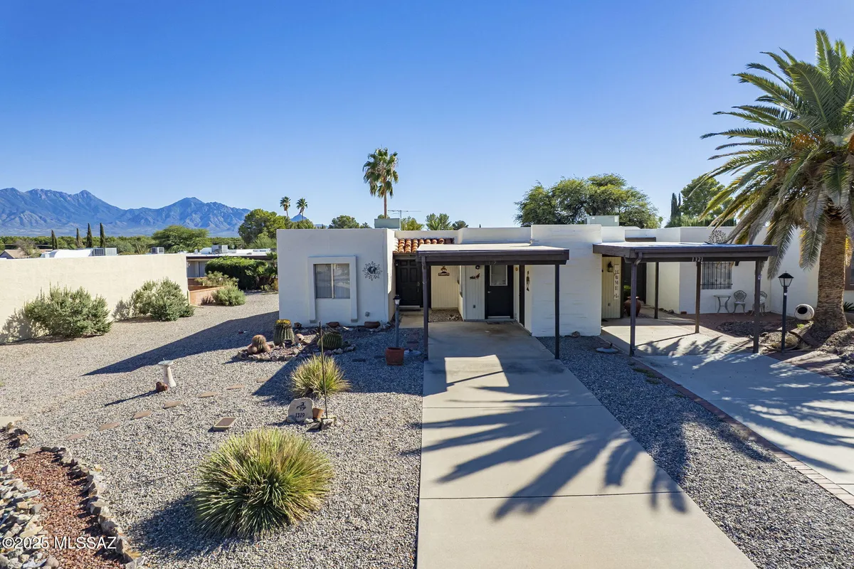 Property Slideshow image 1 of 35 | 1319 s desert meadows cir, Green Valley, AZ, 85614