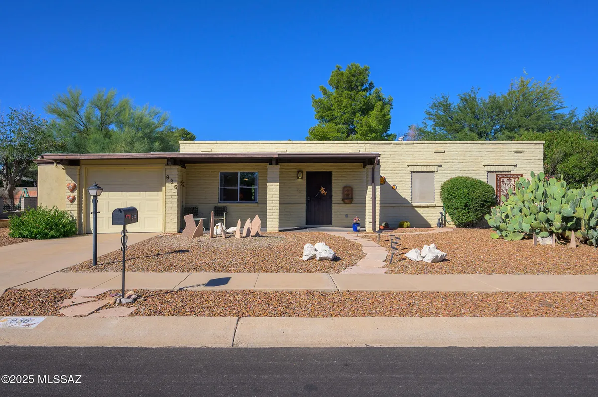 Property Slideshow image 1 of 8 | 936 s la huerta, Green Valley, AZ, 85614