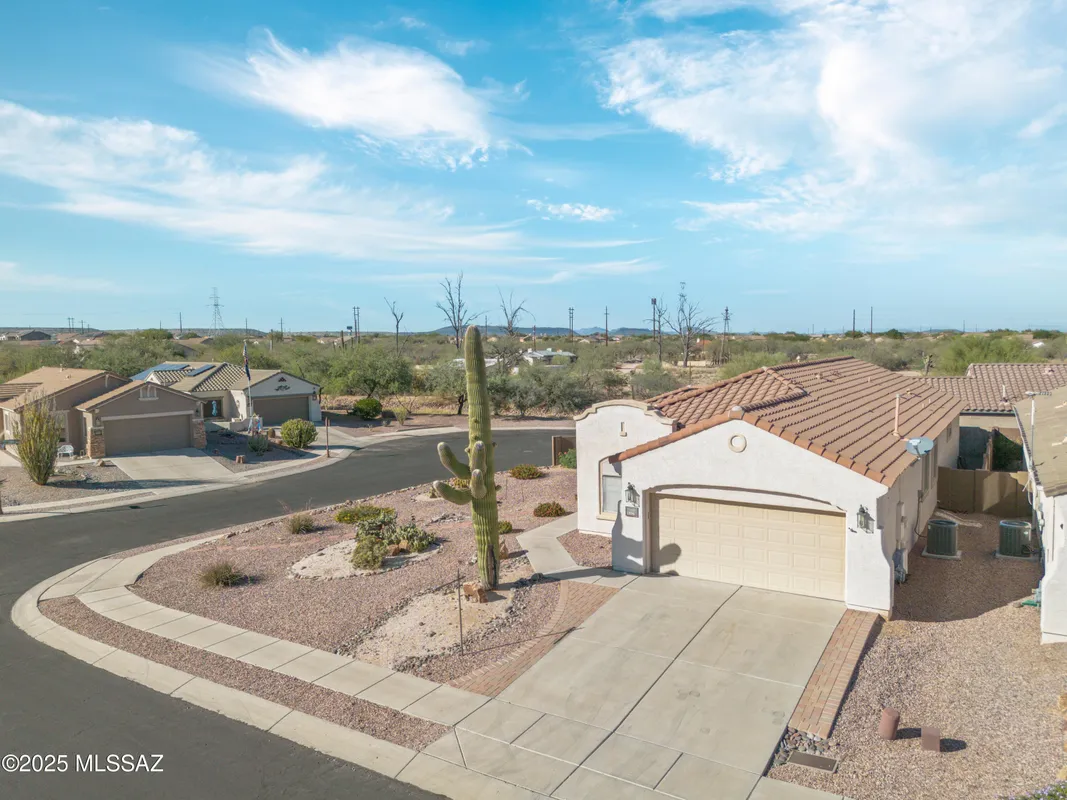 Property Slideshow image 1 of 48 | 596 w calle media luz, Sahuarita, AZ, 85629