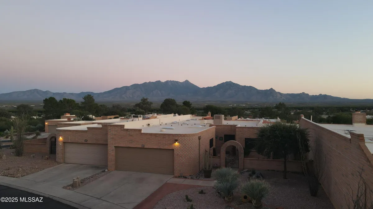 Property Slideshow image 1 of 21 | 781 w desert ridge dr, Green Valley, AZ, 85622