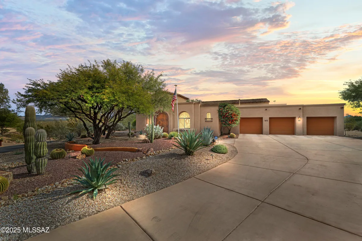 Property Slideshow image 1 of 48 | 655 w placita quieta, Green Valley, AZ, 85622