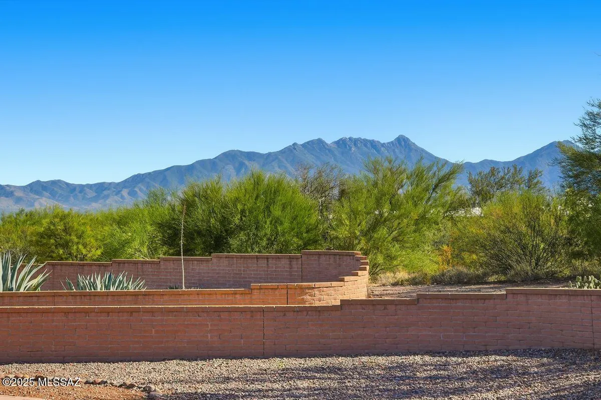 Property Slideshow image 1 of 31 | 761 w rio moctezuma, Green Valley, AZ, 85614