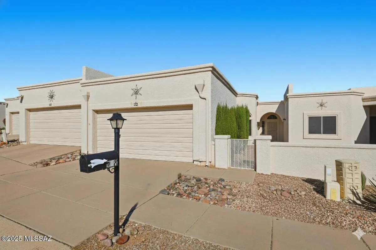 Property Slideshow image 1 of 42 | 988 w calle de emilia, Green Valley, AZ, 85614