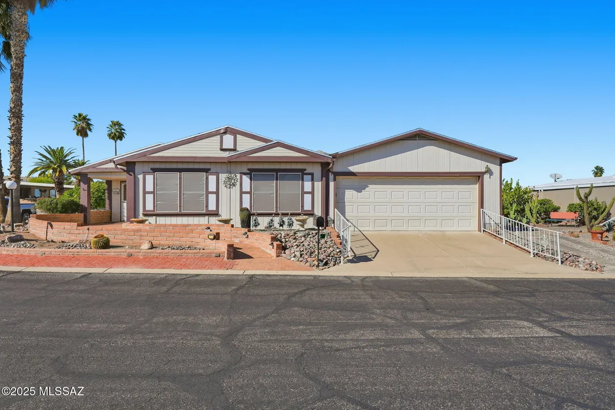 Property Slideshow image 1 of 37 | 150 w rosa dr, Green Valley, AZ, 85614