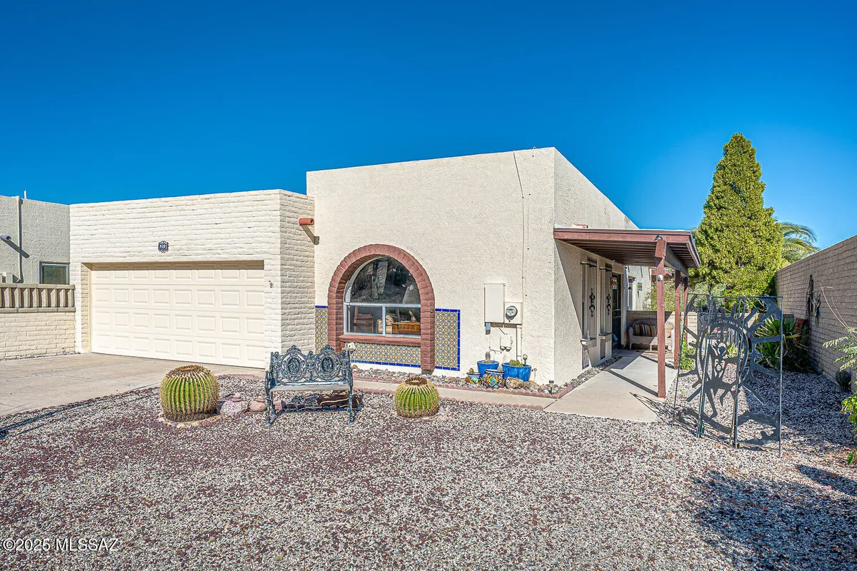 Property Slideshow image 1 of 50 | 920 w camino sagasta, Green Valley, AZ, 85622